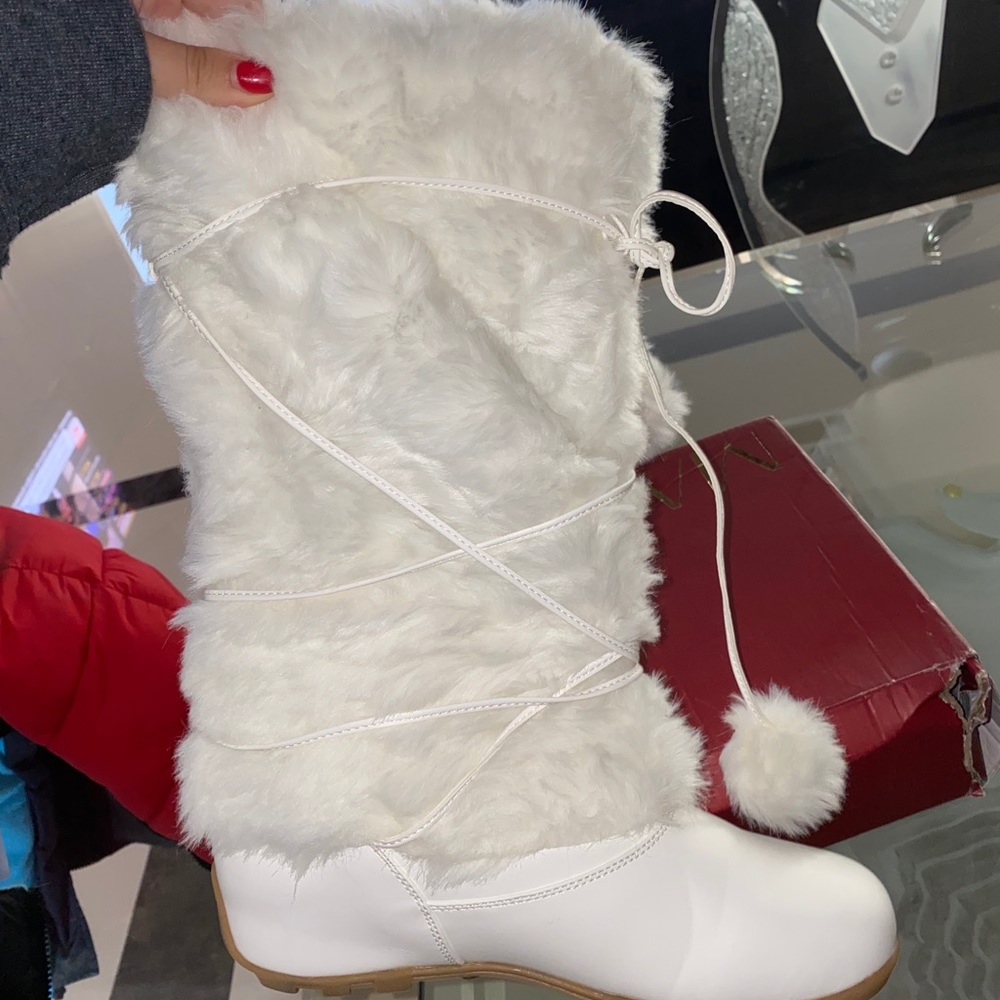 BRAND NEW NEVER WORN faux suede calf faux fur pom mukluk winter boots - Picture 7 of 8